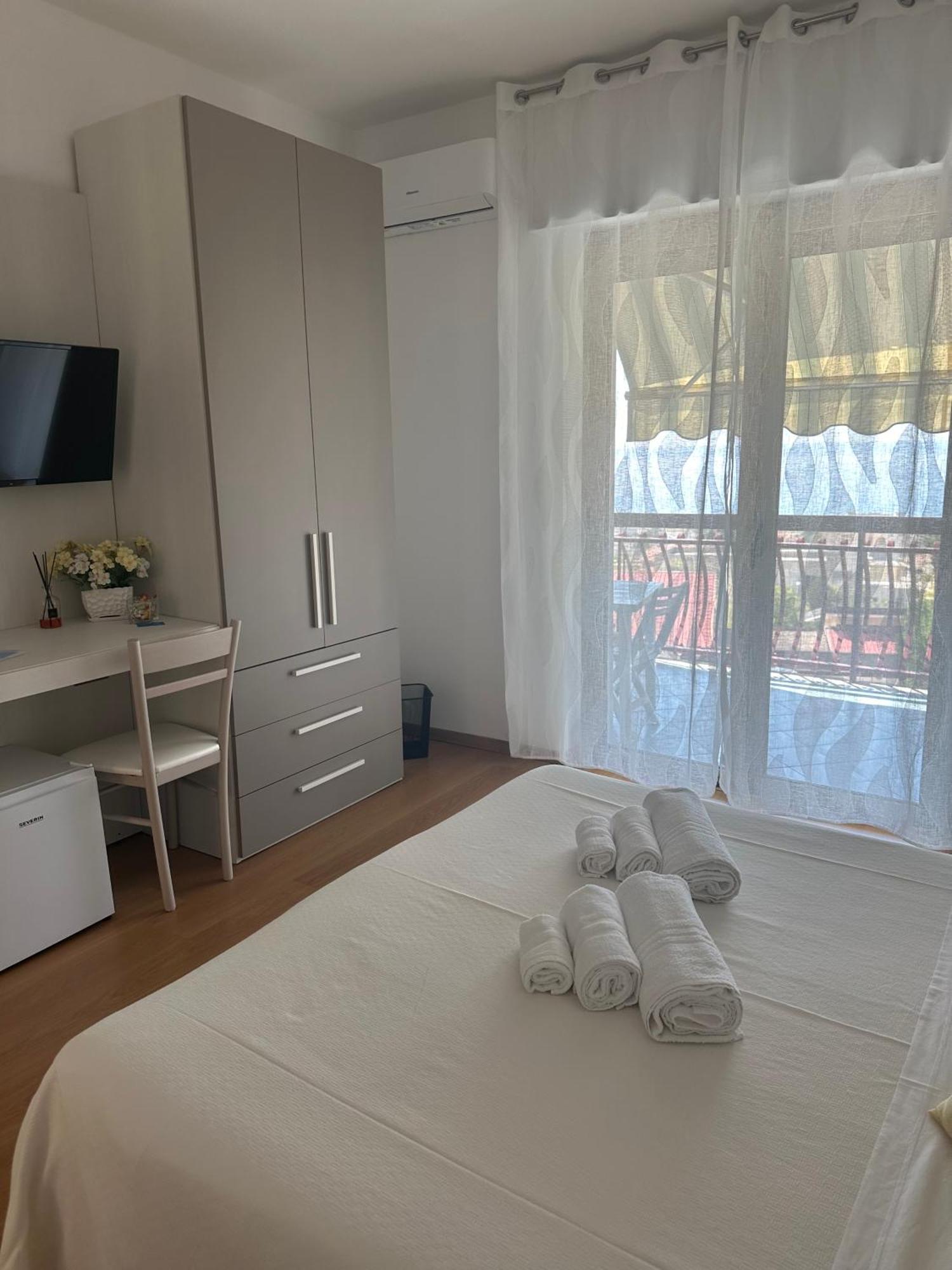 Bnb Nuova Vita Paola Exterior foto